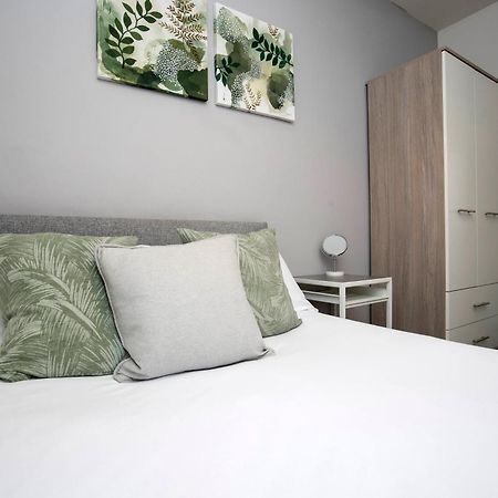 Quiet And Comfy House With 2 Bedrooms And 2 Bathrooms Super Fast Wifi And Crisp Hotel Standard White Linen Hosted By Our Home Short Stays Darlington  Eksteriør billede