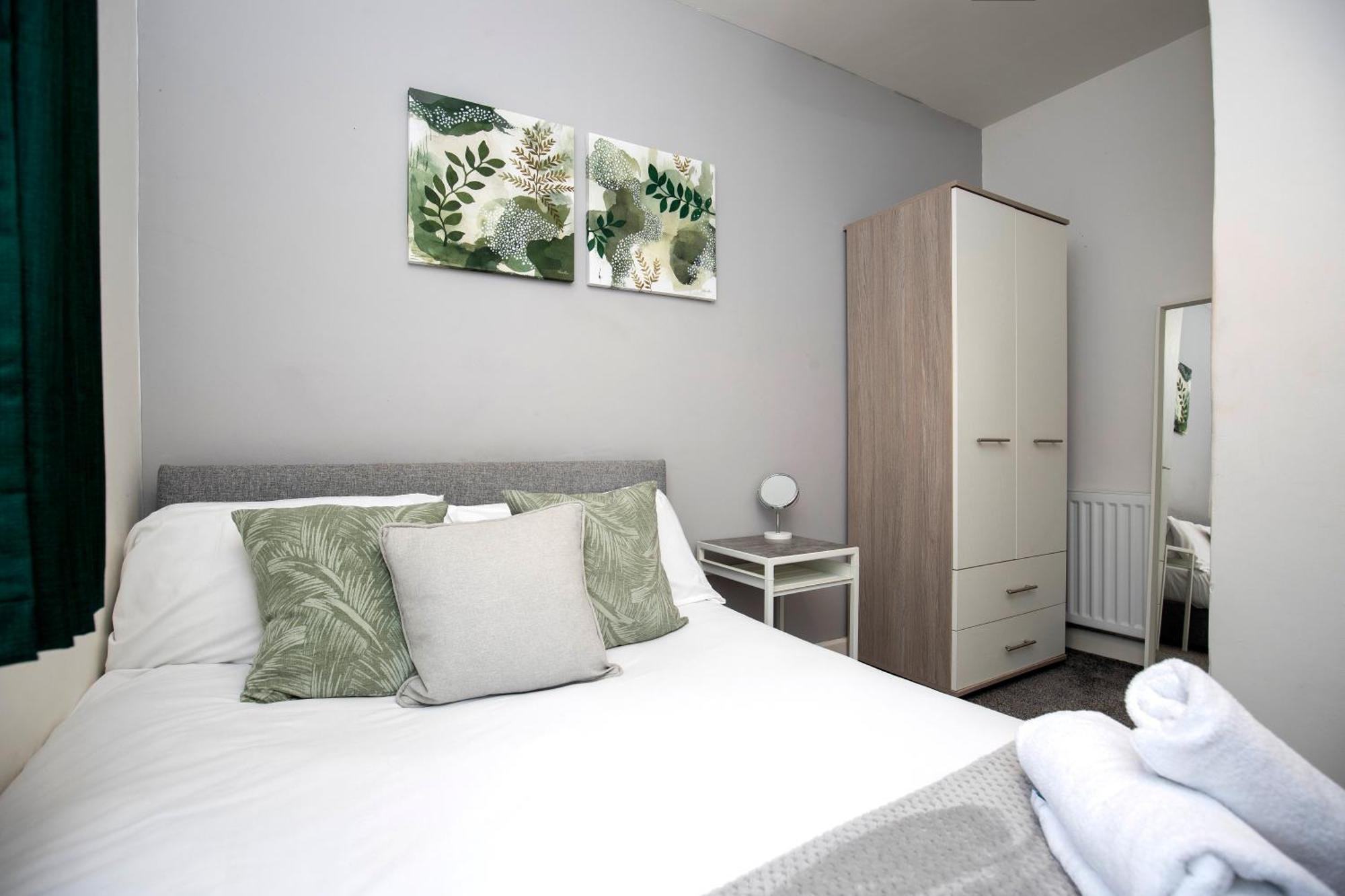 Quiet And Comfy House With 2 Bedrooms And 2 Bathrooms Super Fast Wifi And Crisp Hotel Standard White Linen Hosted By Our Home Short Stays Darlington  Eksteriør billede