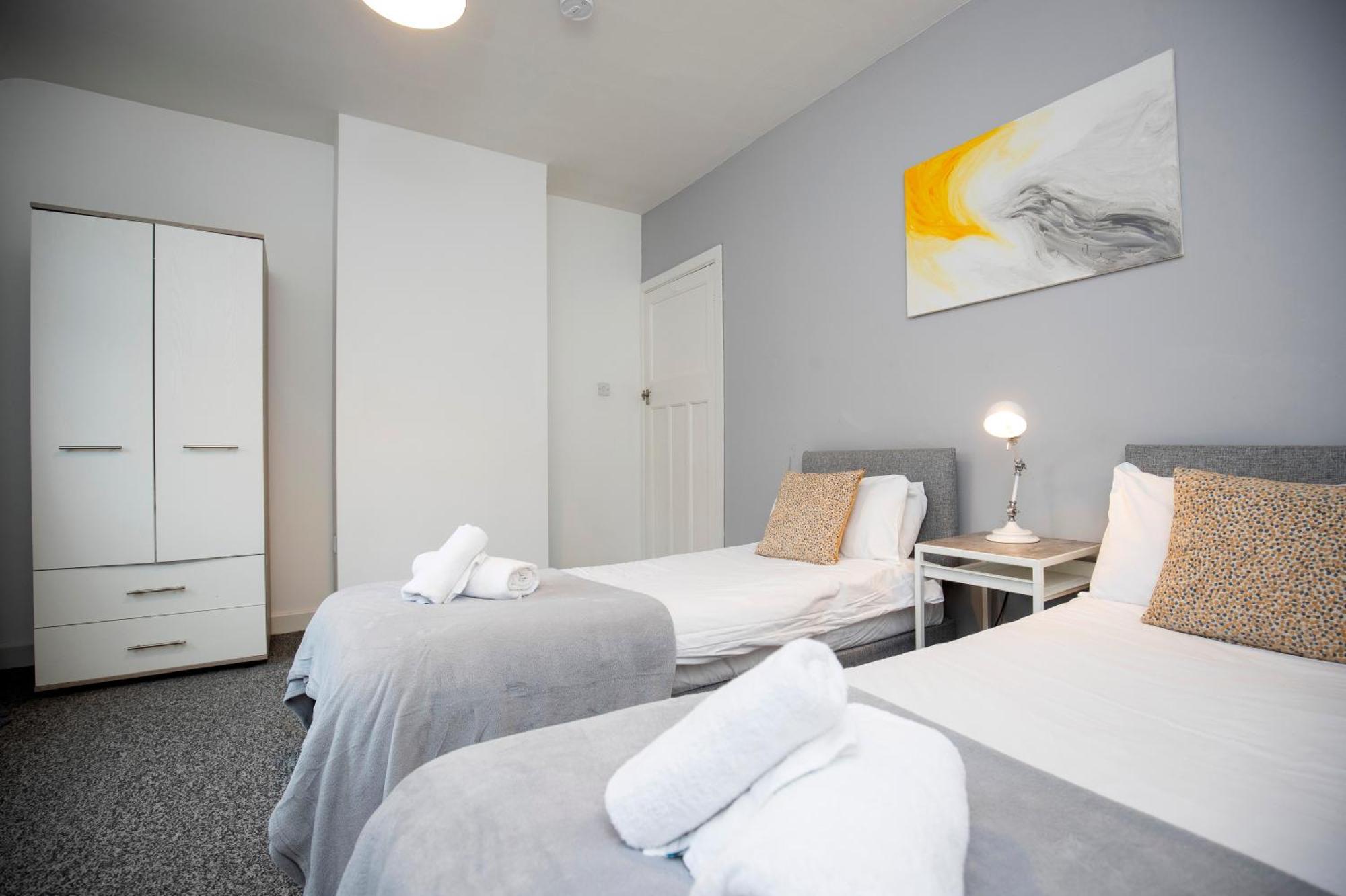 Quiet And Comfy House With 2 Bedrooms And 2 Bathrooms Super Fast Wifi And Crisp Hotel Standard White Linen Hosted By Our Home Short Stays Darlington  Eksteriør billede