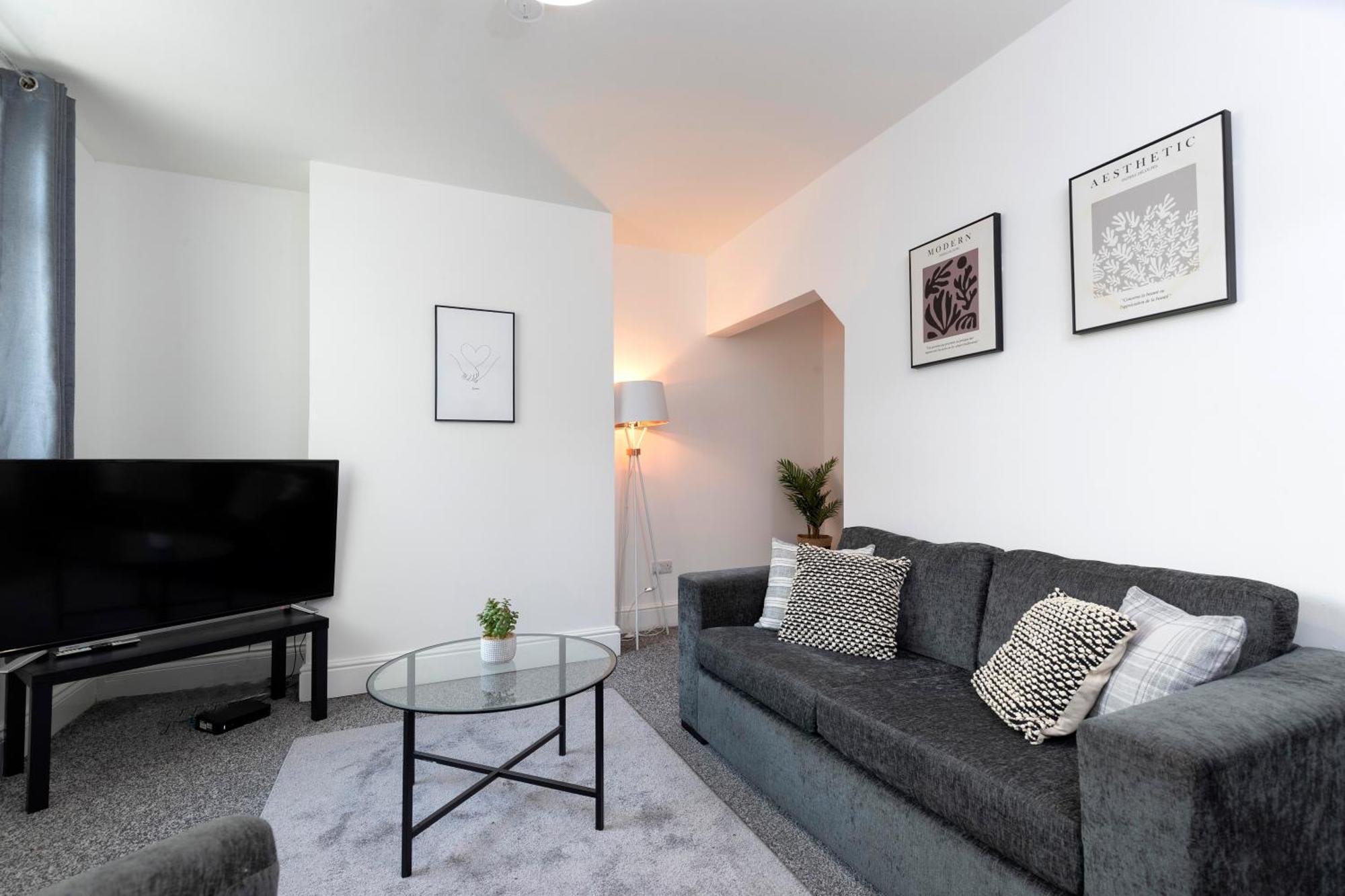 Quiet And Comfy House With 2 Bedrooms And 2 Bathrooms Super Fast Wifi And Crisp Hotel Standard White Linen Hosted By Our Home Short Stays Darlington  Eksteriør billede