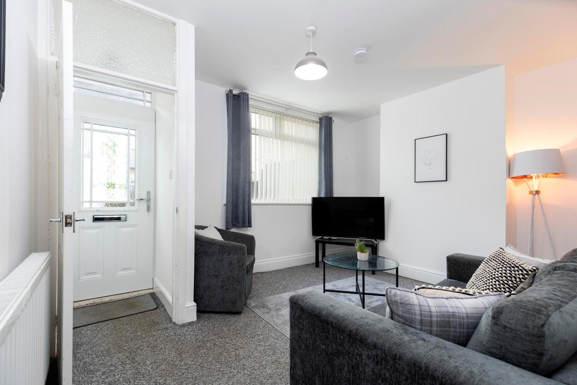 Quiet And Comfy House With 2 Bedrooms And 2 Bathrooms Super Fast Wifi And Crisp Hotel Standard White Linen Hosted By Our Home Short Stays Darlington  Eksteriør billede