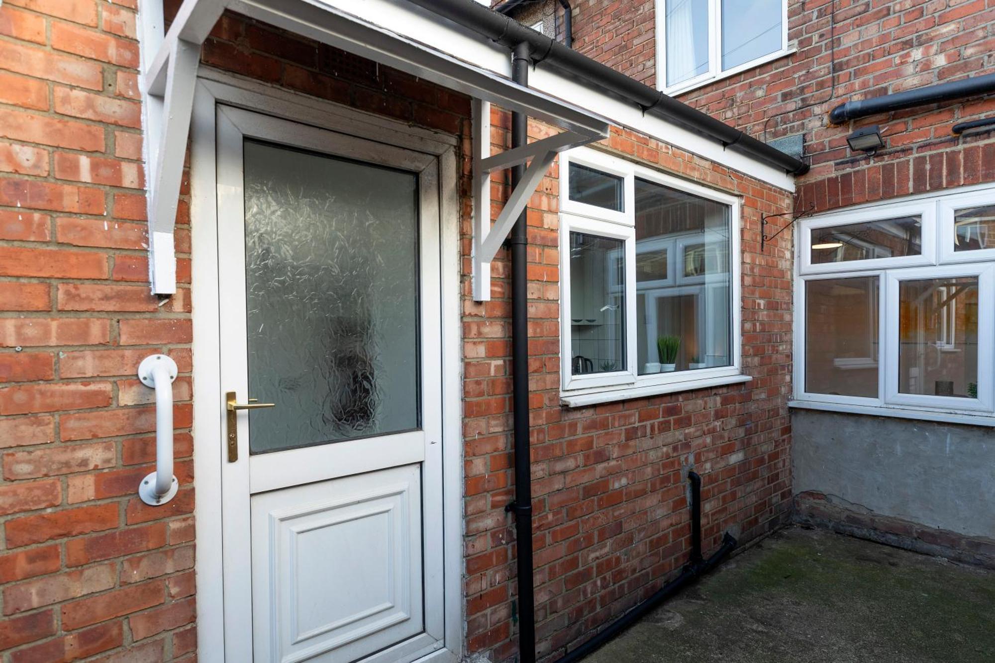 Quiet And Comfy House With 2 Bedrooms And 2 Bathrooms Super Fast Wifi And Crisp Hotel Standard White Linen Hosted By Our Home Short Stays Darlington  Eksteriør billede