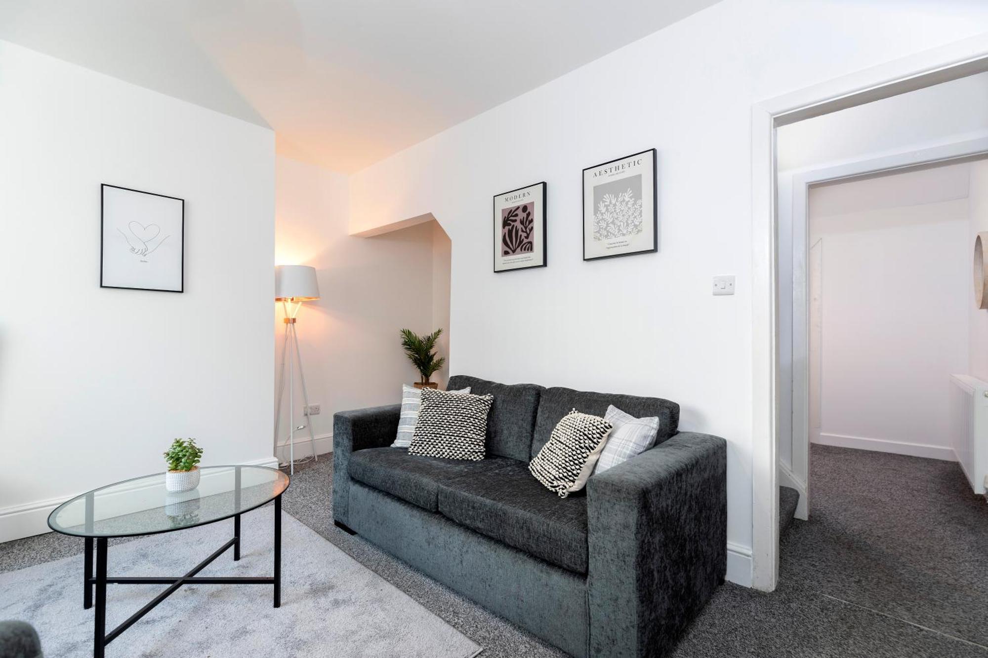 Quiet And Comfy House With 2 Bedrooms And 2 Bathrooms Super Fast Wifi And Crisp Hotel Standard White Linen Hosted By Our Home Short Stays Darlington  Eksteriør billede