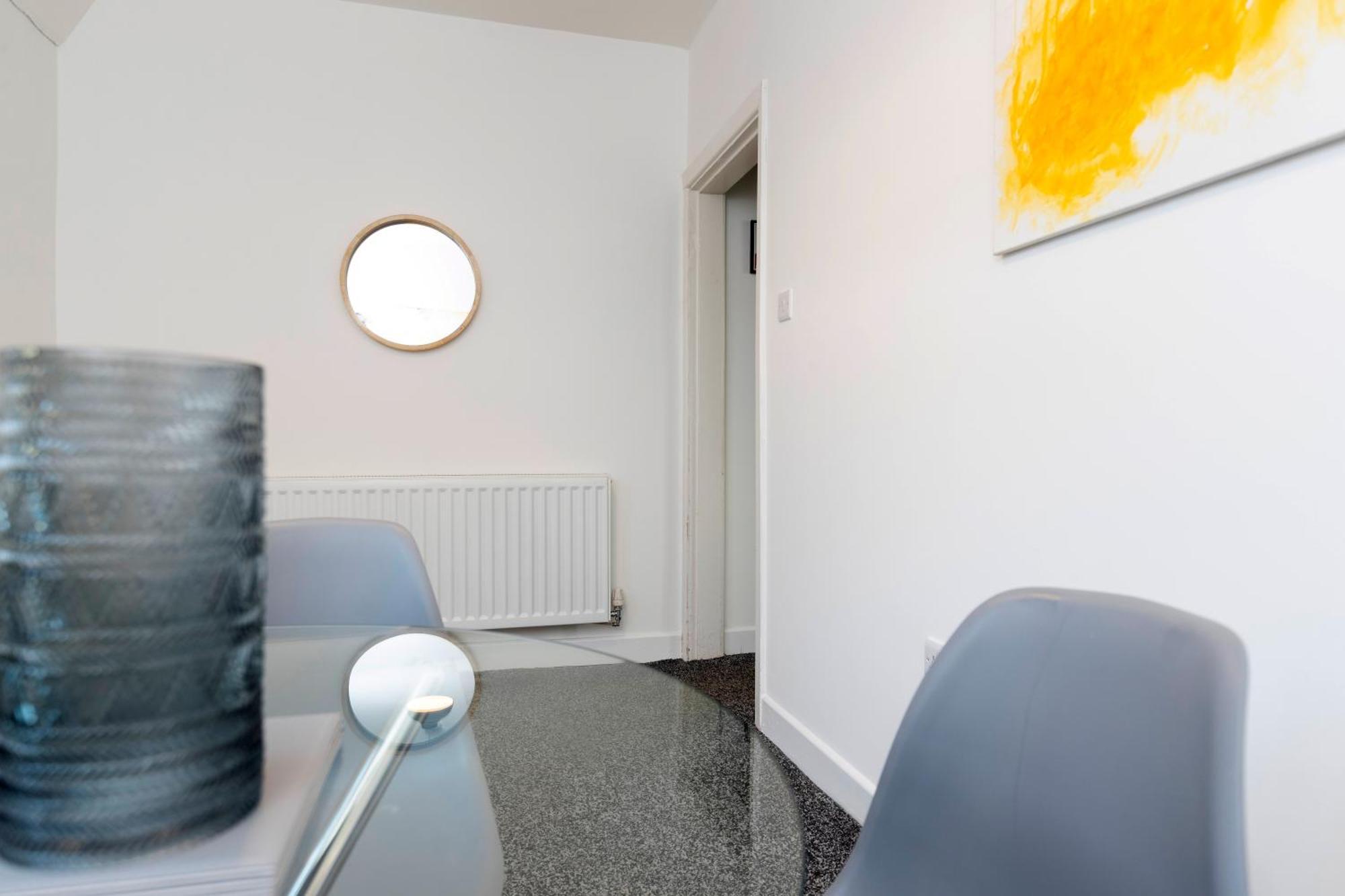 Quiet And Comfy House With 2 Bedrooms And 2 Bathrooms Super Fast Wifi And Crisp Hotel Standard White Linen Hosted By Our Home Short Stays Darlington  Eksteriør billede