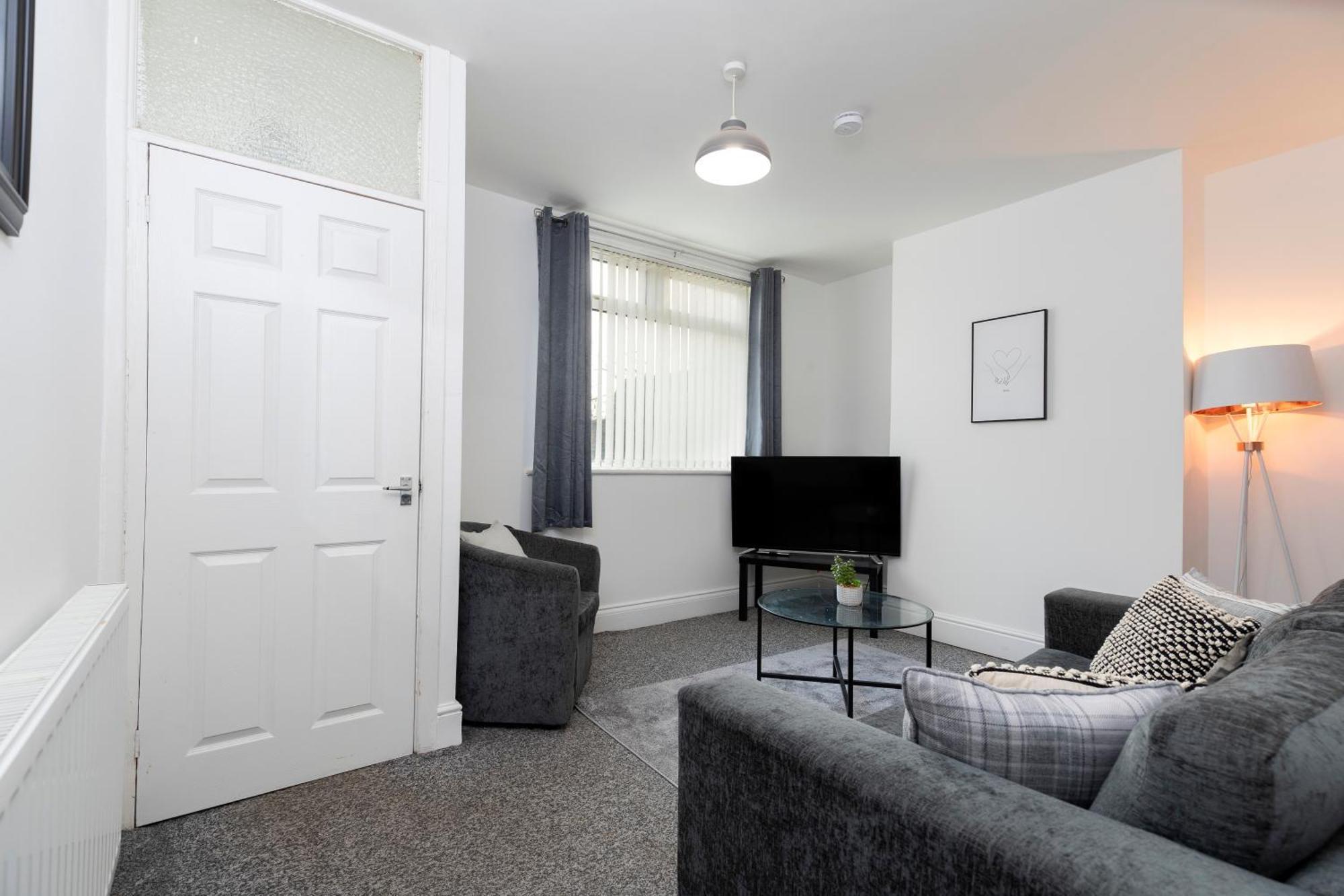 Quiet And Comfy House With 2 Bedrooms And 2 Bathrooms Super Fast Wifi And Crisp Hotel Standard White Linen Hosted By Our Home Short Stays Darlington  Eksteriør billede