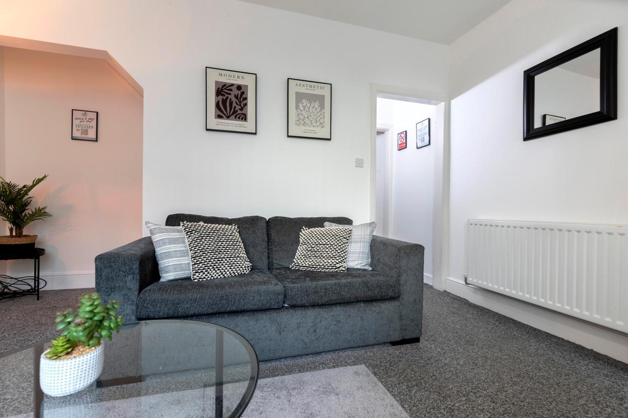 Quiet And Comfy House With 2 Bedrooms And 2 Bathrooms Super Fast Wifi And Crisp Hotel Standard White Linen Hosted By Our Home Short Stays Darlington  Eksteriør billede