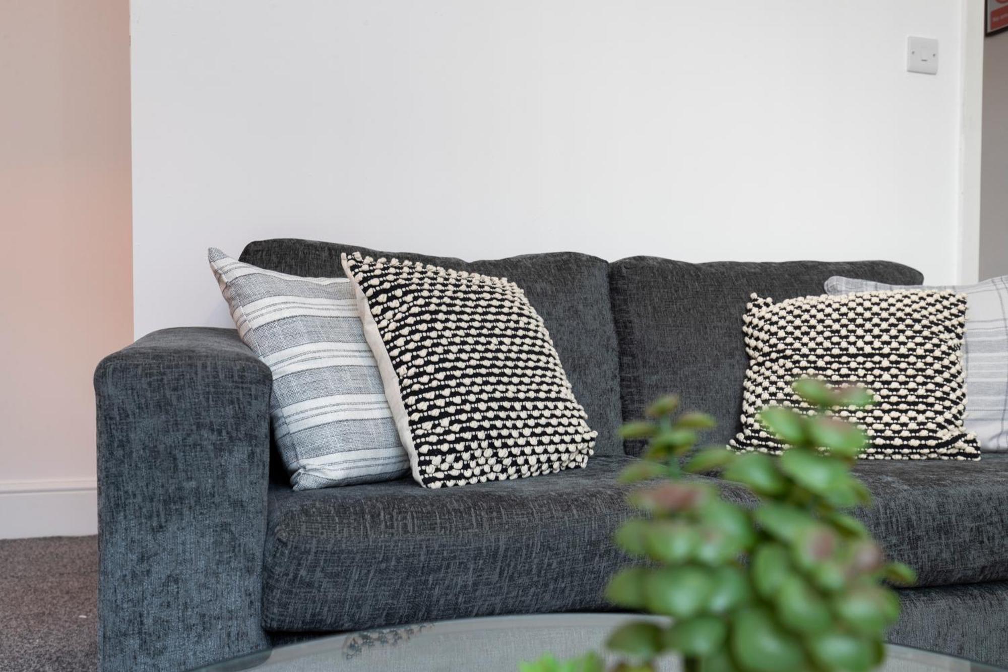 Quiet And Comfy House With 2 Bedrooms And 2 Bathrooms Super Fast Wifi And Crisp Hotel Standard White Linen Hosted By Our Home Short Stays Darlington  Eksteriør billede